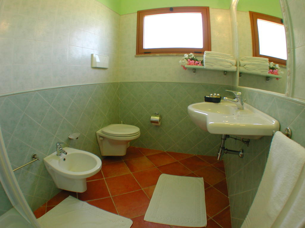 Villaggio Piscina Rei Monte Nai Cameră foto